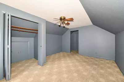 11941 W Howard Ave, Greenfield, WI 53228 - Photo 26