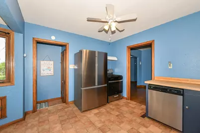 11941 W Howard Ave, Greenfield, WI 53228 - Photo 16