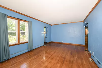11941 W Howard Ave, Greenfield, WI 53228 - Photo 10