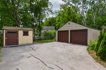 11941 W Howard Ave, Greenfield, WI 53228 - Photo 38