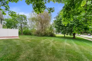 1057 Fleetfoot Dr, Waukesha, WI 53186 - Photo 30