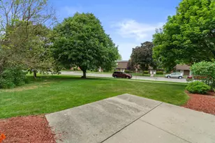1057 Fleetfoot Dr, Waukesha, WI 53186 - Photo 28