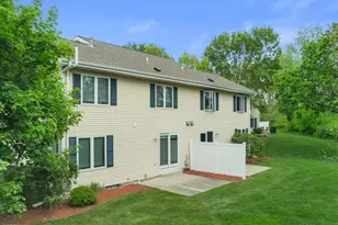1057 Fleetfoot Dr, Waukesha, WI 53186 - Photo 32