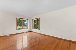 1057 Fleetfoot Dr, Waukesha, WI 53186 - Photo 4