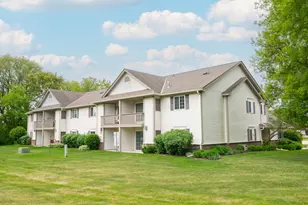 652 Pewaukee Rd, Pewaukee, WI 53072 - Photo 28