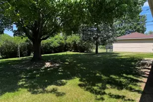 921 Robins Ln, Mukwonago, WI 53149 - Photo 24