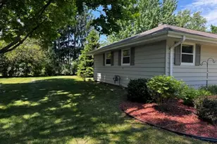 921 Robins Ln, Mukwonago, WI 53149 - Photo 26
