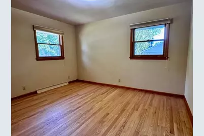 921  Robins Ln, Mukwonago, WI 53149 - Photo 10