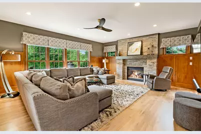 250 E Laurel Cir, Delafield, WI 53018 - Photo 6