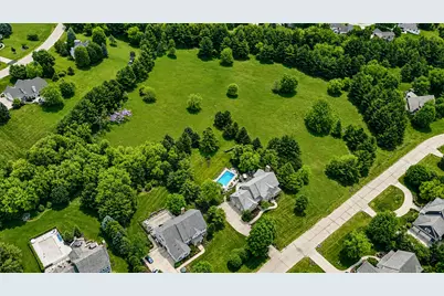 250 E Laurel Cir, Delafield, WI 53018 - Photo 50