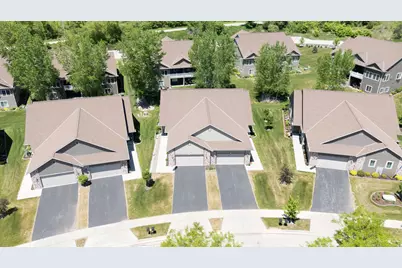 248  Lower Woodford Cir #17, West Bend, WI 53090 - Photo 10