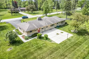 11240 N Valley Dr, Mequon, WI 53092 - Photo 2