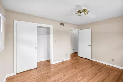 11240 N Valley Dr, Mequon, WI 53092 - Photo 18