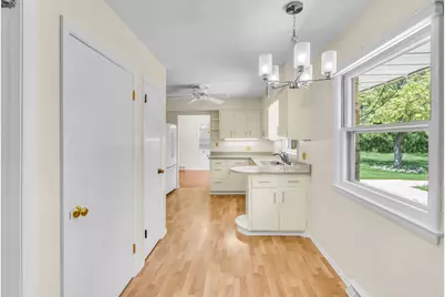 11240 N Valley Dr, Mequon, WI 53092 - Photo 8