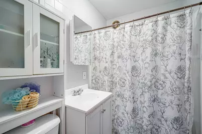 2144 S 98th St, West Allis, WI 53227 - Photo 8