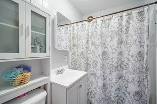 2144 S 98th St, West Allis, WI 53227 - Photo 8