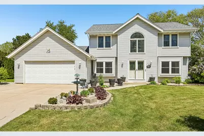 700 E Hobby Ln, Oak Creek, WI 53154 - Photo 6