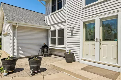 700 E Hobby Ln, Oak Creek, WI 53154 - Photo 8