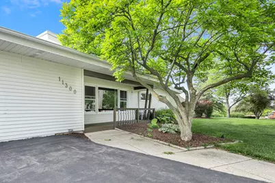 11300  Parkview Ln, Hales Corners, WI 53130 - Photo 2