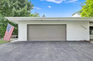 11300 Parkview Ln, Hales Corners, WI 53130 - Photo 6
