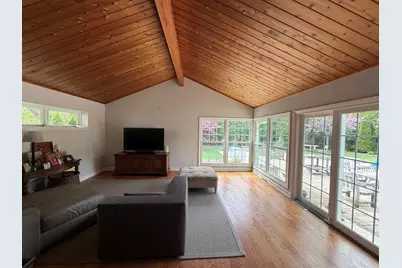 9385 N Lake Dr, Bayside, WI 53217 - Photo 16
