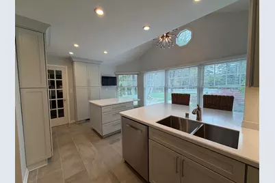 9385 N Lake Dr, Bayside, WI 53217 - Photo 10