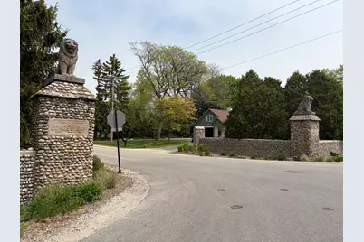 9385 N Lake Dr, Bayside, WI 53217 - Photo 42