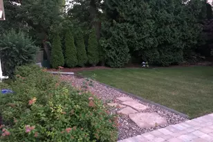 9385 N Lake Dr, Bayside, WI 53217 - Photo 24
