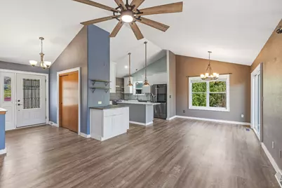 864  Mallinger Dr, Port Washington, WI 53074 - Photo 8