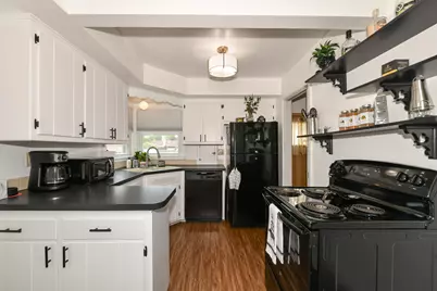 8100 W Lynmar Ter, Milwaukee, WI 53222 - Photo 10