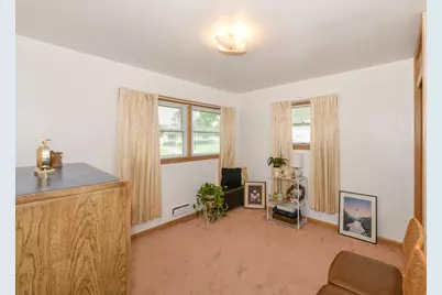 8100 W Lynmar Ter, Milwaukee, WI 53222 - Photo 18