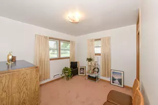 8100 W Lynmar Terrace, Milwaukee, WI 53222 - Photo 18