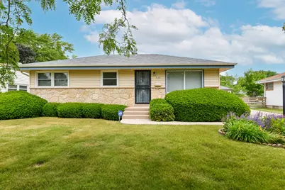 8100 W Lynmar Ter, Milwaukee, WI 53222 - Photo 4