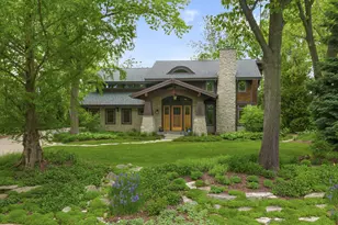 7541 S Cambridge Dr, Franklin, WI 53132 - Photo 2