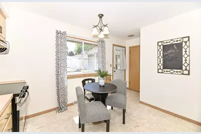 W158N8971  Charles Dr #8973, Menomonee Falls, WI 53051 - Photo 12