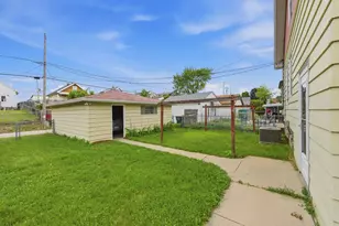 1645 S 65th St, West Allis, WI 53214 - Photo 4