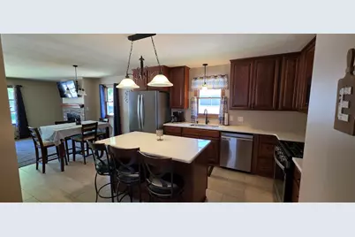 5611  Windward Dr, Racine, WI 53406 - Photo 10