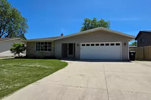 5611 Windward Dr, Racine, WI 53406 - Photo 1