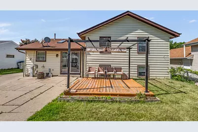 9611 W Darnel Ave, Milwaukee, WI 53224 - Photo 4