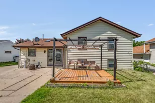 9611 W Darnel Ave, Milwaukee, WI 53224 - Photo 4