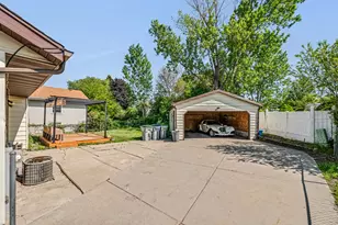 9611 W Darnel Ave, Milwaukee, WI 53224 - Photo 6