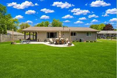 8975 N Santa Monica Blvd, Bayside, WI 53217 - Photo 18
