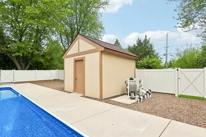 1010  Rolling Green Dr, Brookfield, WI 53186 - Photo 24