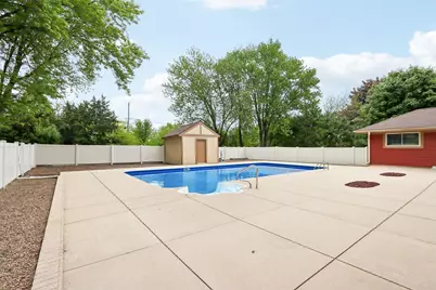 1010  Rolling Green Dr, Brookfield, WI 53186 - Photo 18