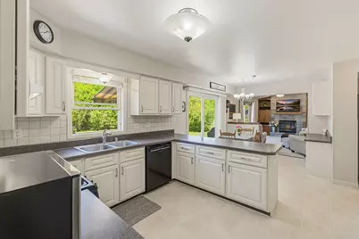 N79W15586  Deerfield Trl, Menomonee Falls, WI 53051 - Photo 8