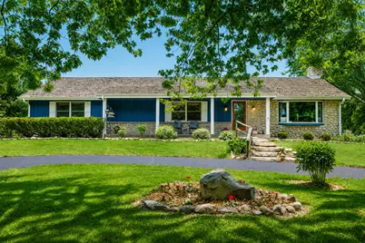 N7W29615  Thames Ct, Delafield, WI 53188 - Photo 2