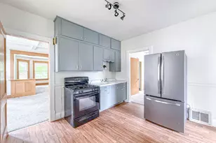 1454 S 75th St, West Allis, WI 53214 - Photo 2