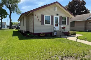 2253 14th St, La Crosse, WI 54601 - Photo 2