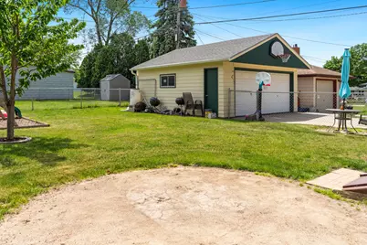9415 W Arthur Ave, West Allis, WI 53227 - Photo 32