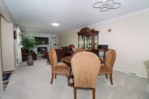 5324 Woodbridge Ln, Greenfield, WI 53221 - Photo 6